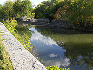 The trunk of the aqueduct, looking southeast from the towpath