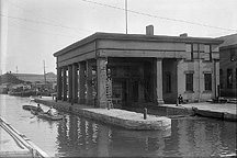 Rochester weighlock on the Erie Canal, looking south