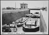 Fleet of boats in Lock E-28a at Lyons