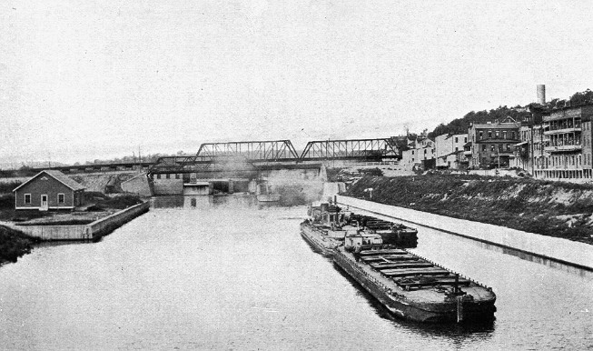 Many canal structures in close proximity at Lyons