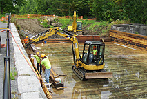 Nine Mile Creek Aqueduct restoration - Seating the side beam