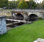 The western two towpath arches of the aqueduct