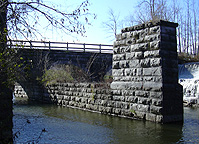 Mud Creek Aqueduct -- supports for the old canal prism