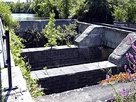 The trunk of the aqueduct, looking southeast from the towpath