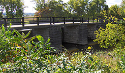 The north (towpath) side of the aqueduct, looking southwest